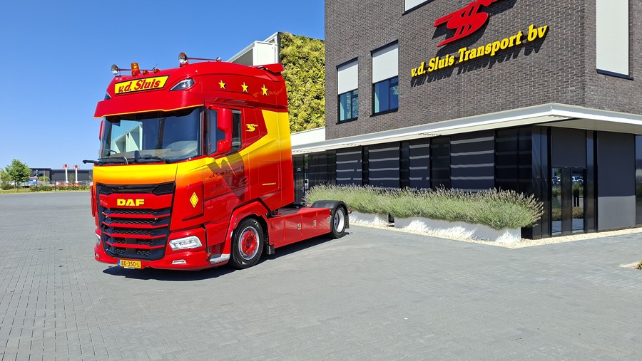 Bakker Bedrijfswagens aflevering - Van der Sluis Transport  2.jpg